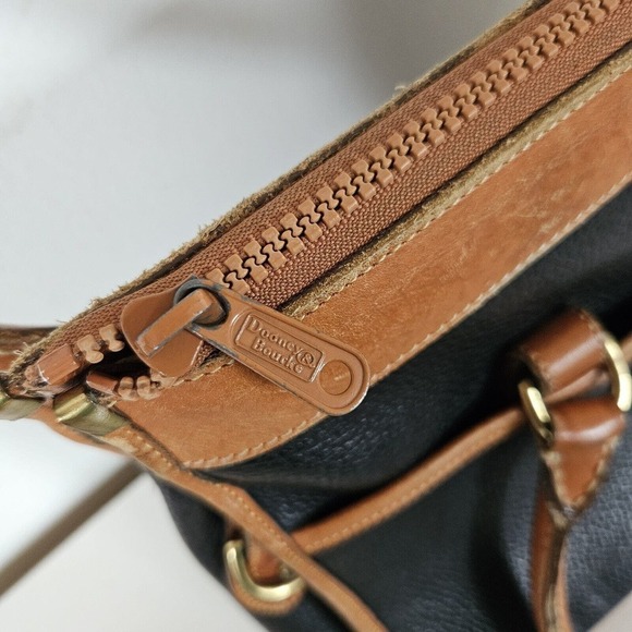 Vtg Dooney & Bourke All Weather Leather Classic Satchel Handbag Black Brown - Picture 13 of 16